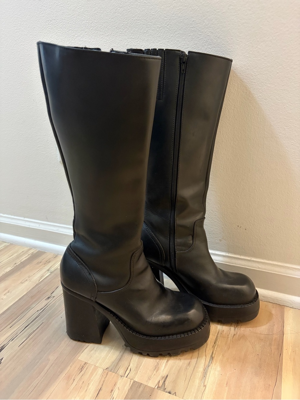 RARE 90s Y2K Steve Madden Leather Platform Boots Size 8